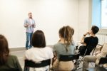 تفسير رؤية دكتور أو دكتورة الجامعة في المنام 5 تفسير رؤية دكتور أو دكتورة الجامعة في المنام