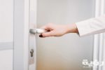 تفسير رؤية طرق الباب وفتحه في المنام 5 تفسير رؤية طرق الباب وفتحه في المنام