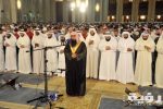 تفسير رؤية من يؤم الناس في الصلاة في المنام
