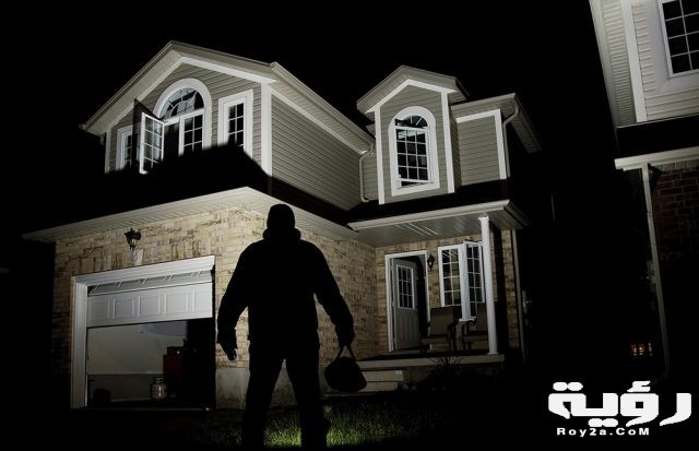 burglar front house dark