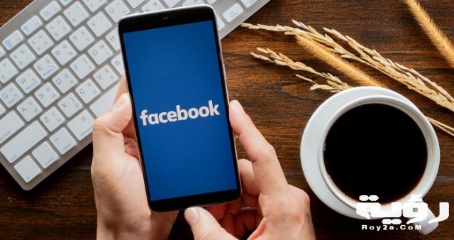 facebook on phone coffee 700px