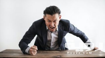 تفسير رؤية شخص تحبه يصرخ عليك في المنام