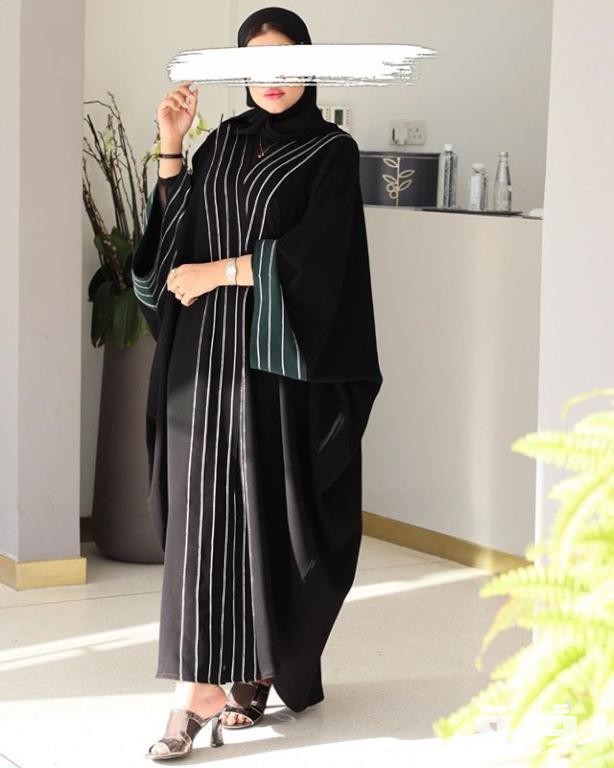 صور عبايات خليجية مودرن سوداء سادة ومطرزة للجامعة 2026 عبايات خليجية راقية 5 صور عبايات خليجية مودرن سوداء سادة ومطرزة للجامعة 2026 عبايات خليجية راقية