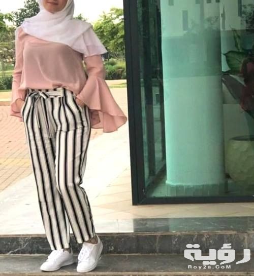 بنطلون مقلم مع بلوزة باللو ن البيج