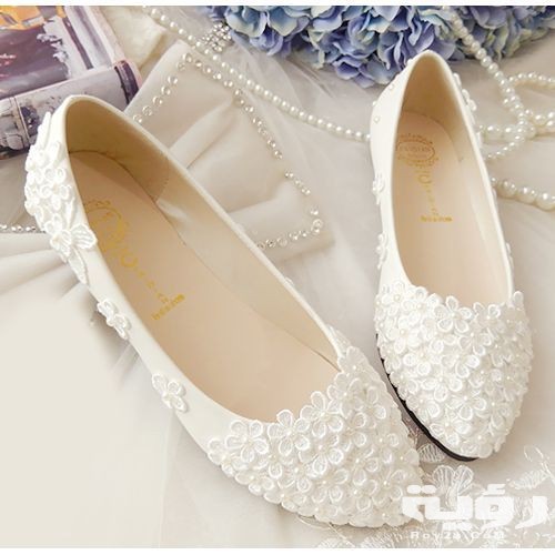 حذاء مزين بورد صغير