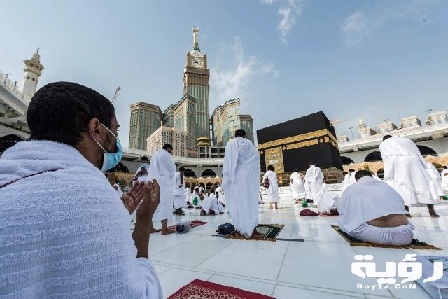 حلمت اني طالعه الحج