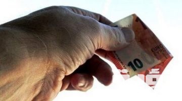  حلمت اني اعطي جدتي المتوفيه فلوس
