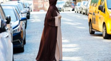 أشهر 11 تفسير رؤية لبس عبايتين فوق بعض في المنام