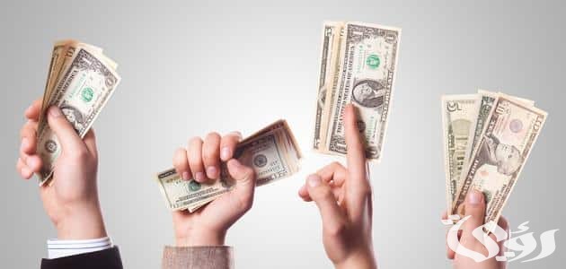 تفسير حلم إعطاء المال لشخص معروف