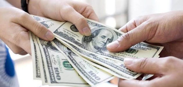 ما تفسير حلم رؤية إعطاء المال لشخص معروف ؟ إليك 7 تفسيرات قيّمة 1 تفسير حلم إعطاء المال لشخص معروف