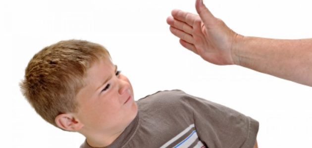 ما تفسير حلم رؤية الأب المتوفي يضرب ابنه في المنام 1 تفسير حلم الأب المتوفي يضرب ابنه في المنام