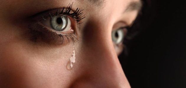 ما تفسير حلم رؤية البكاء بحرقة في المنام 1 تفسير حلم البكاء بحرقة في المنام