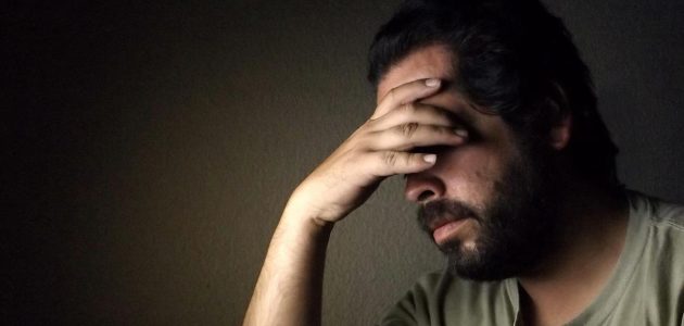 ما تفسير رؤية شخص تحبه يبكي في المنام 1 تفسير حلم شخص تحبه يبكي