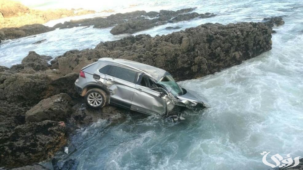تفسير حلم رؤية سقوط السيارة في الماء في المنام