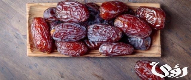 تفسير حلم أكل التمر في المنام للعزباء