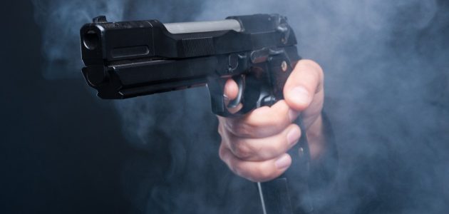 ما تفسير حلم رؤية اطلاق النار والموت ؟ إليك 8 تفسيرات قيّمة 1 تفسير حلم اطلاق النار والموت