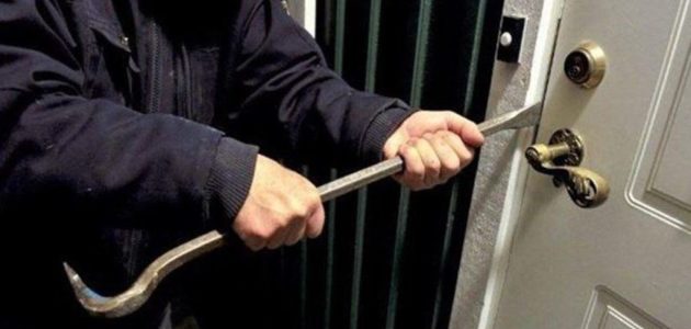 ما تفسير حلم رؤية اقتحام شخص المنزل 1 تفسير حلم اقتحام شخص المنزل