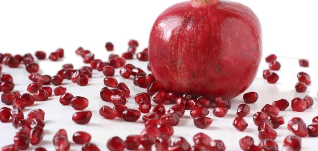 ما تفسير حلم رؤية اكل الرمان للعزباء ؟ إليك 5 تفسيرات قيّمة 1 تفسير حلم اكل الرمان للعزباء