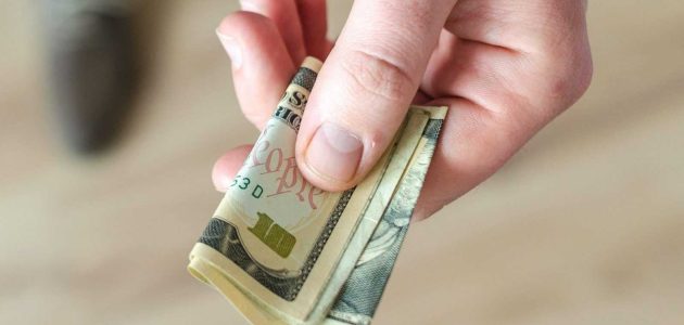 ما تفسير حلم رؤية أخي يعطيني فلوس 1 تفسير حلم أخي يعطيني فلوس