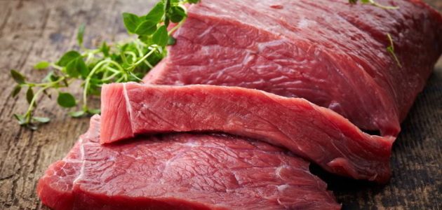 تفسير حلم رؤية أكل اللحم نيء في المنام 1 تفسير حلم أكل اللحم نيء