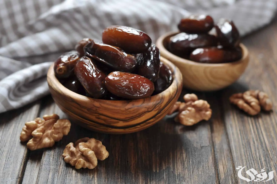 تفسير رؤية الميت يأكل تمر في المنام