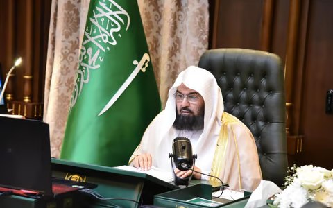 "السديس": أئمة بلادنا اهتموا خدمة العقيدة السلفية الصافية 1 "السديس": أئمة وملوك بلادنا اهتموا بحماية حمى التوحيد والذود عن الإسلام