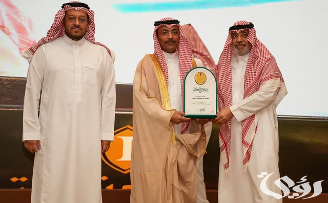 بختام "مدراء عموم النظافة".."الزايدي" يستعرض الخطط والفرص الاستثمارية بمجال النفايات ومنظومة النظافة بختام "مدراء عموم النظافة".."الزايدي" يستعرض الخطط والفرص الاستثمارية بمجال النفايات ومنظومة النظافة