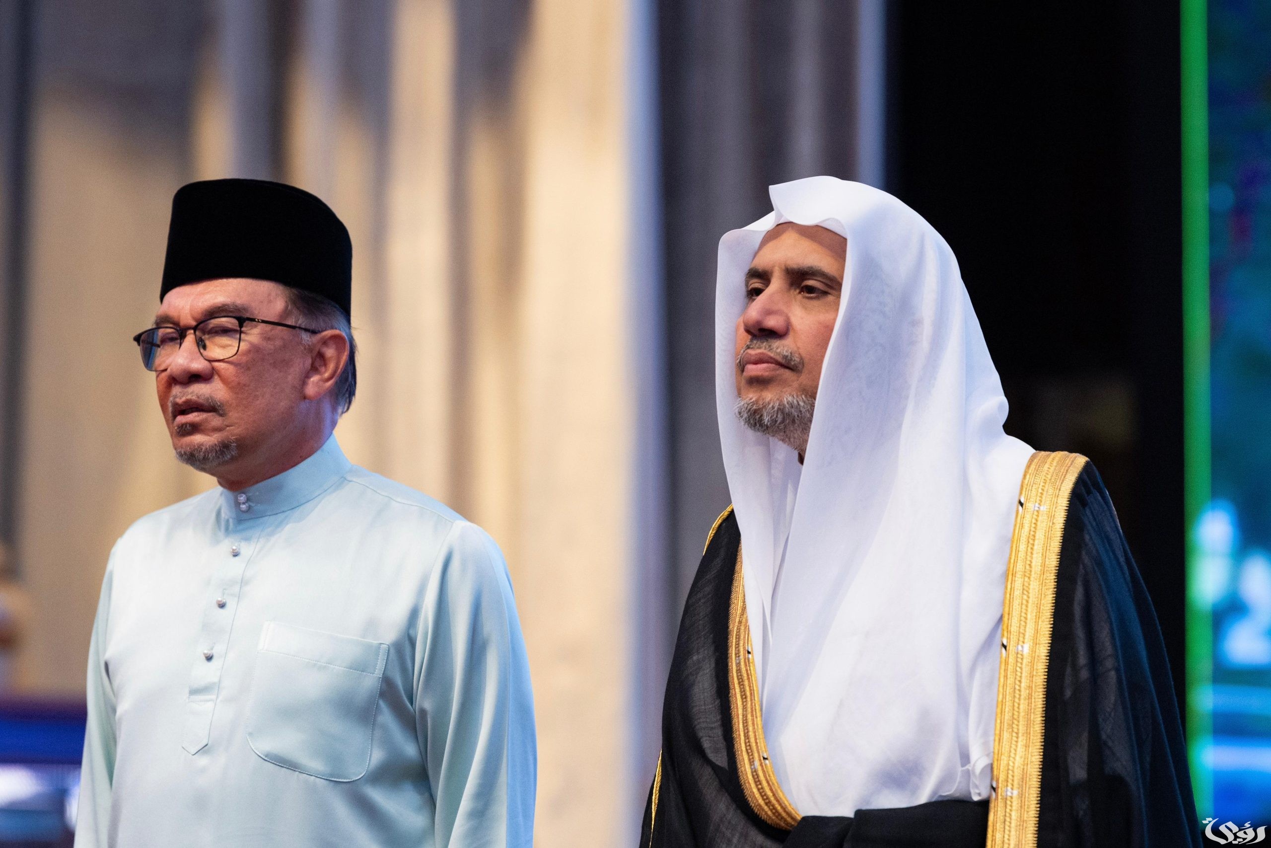 “المؤتمر الدولي للقادة الدينيين” يبدأ أعماله بوقفة تضامنية مع شهداء غزَّة