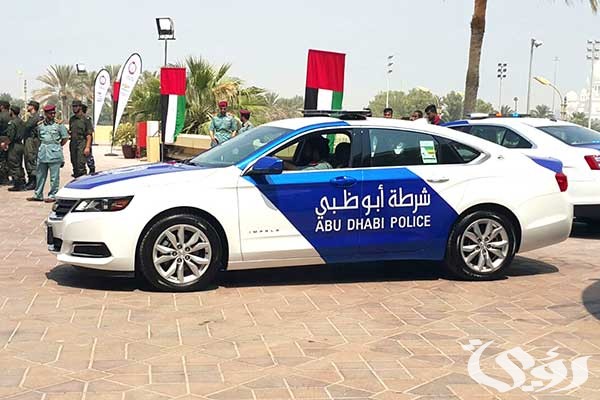 شرطة دبي تهدي بطاقات وقود مجانية للسائقين في أبو ظبي