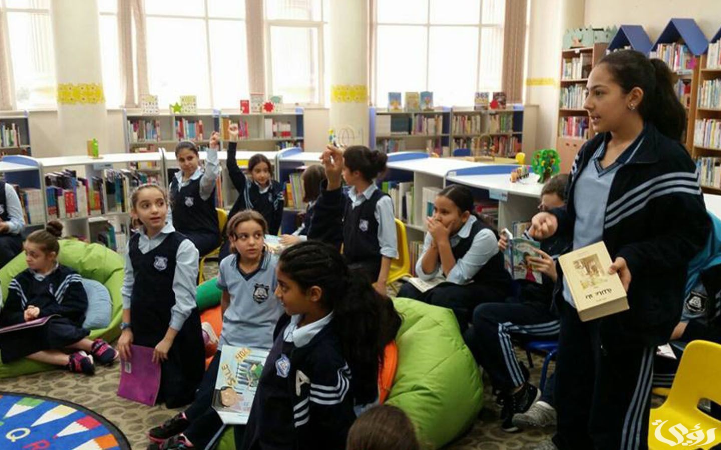 رسوم مدرسة الاستقلال الخاصة بالشارقة وطرق التواصل