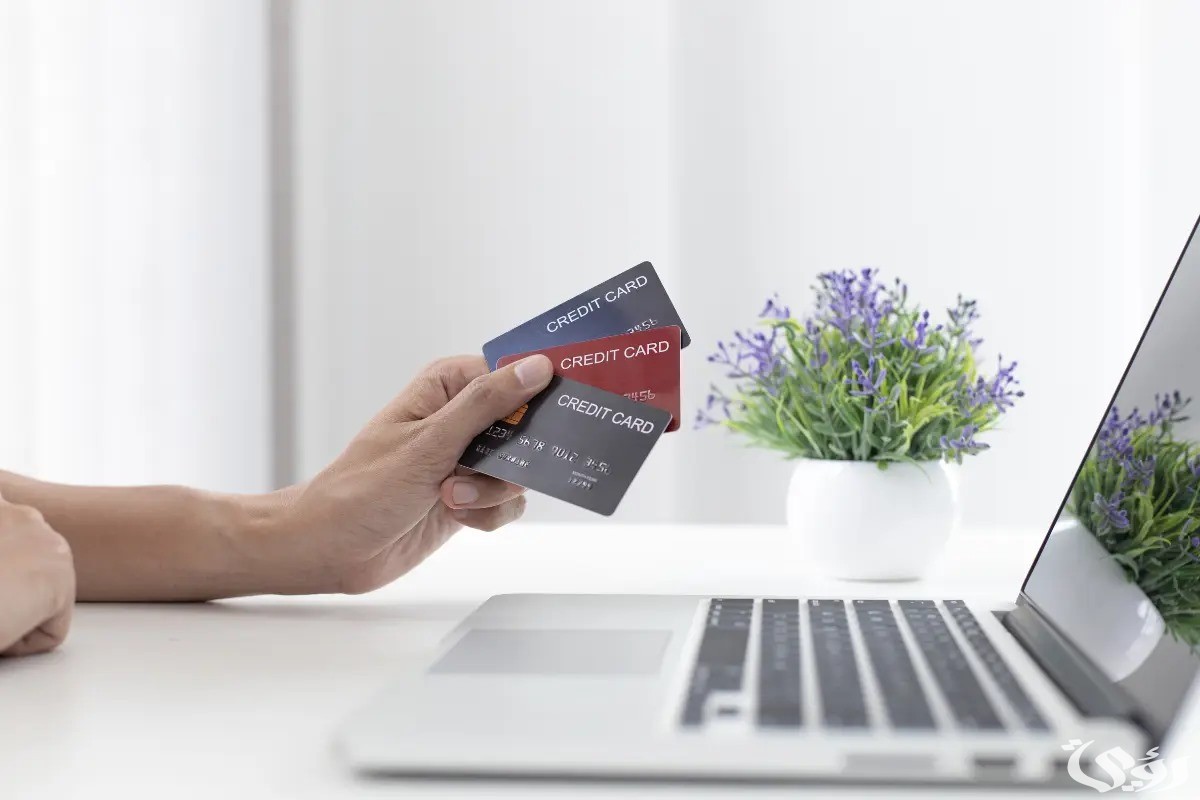 مميزات وعيوب بطاقة بنك الرياض الفضية وشروط استخراجها
