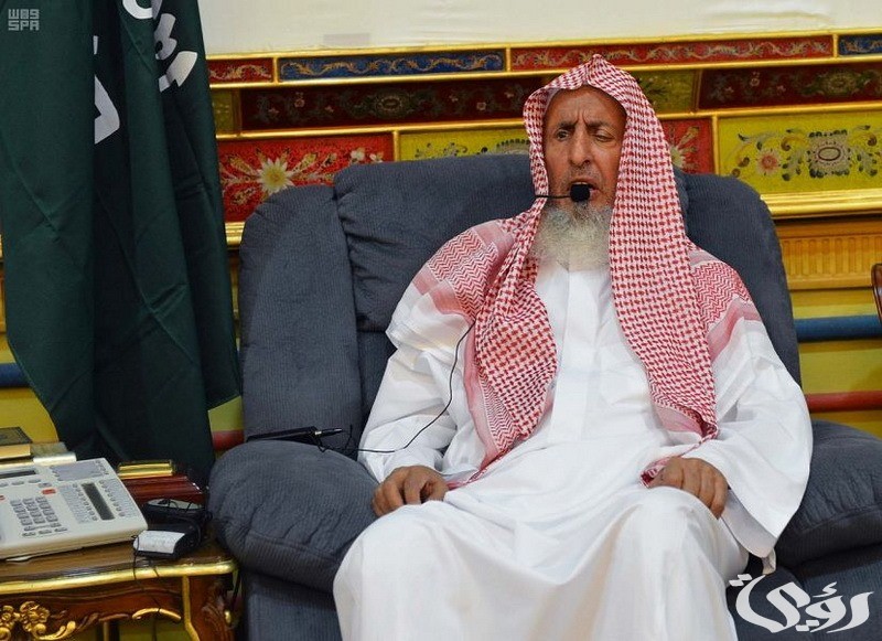 “مفتي المملكة” لا يجوز الأخذ من جميع البدن شيئًا إذا دخل شهر ذي الحجة