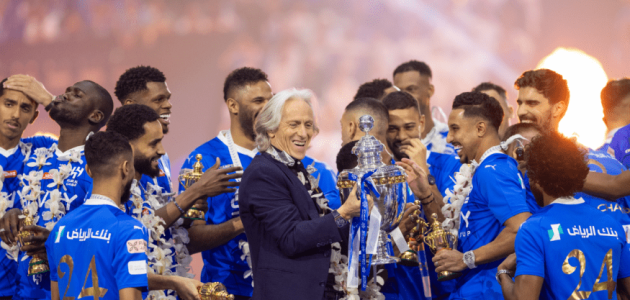 الصحف العالمية تتغنى بتتويج الهلال بالثلاثية 1 تتويج الهلال بالثلاثية حديث الصحف العالمية