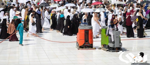 حجاج بيت الله الحرام يؤدون طواف الإفاضة وسط منظومة خدمات متميزة حجاج بيت الله الحرام يؤدون طواف الإفاضة وسط منظومة خدمات متميزة