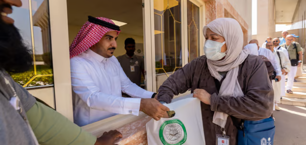 الحجاج يزورون مجمع الملك فهد لطباعة المصحف الشريف 1 ضيوف برنامج خادم الحرمين الشريفين للحج يزورون مجمع الملك فهد لطباعة المصحف الشريف