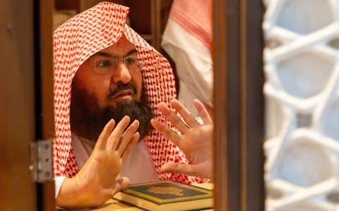 "السديس" يطلق برنامج "إجابة السائلين" عبر الهاتف للرد على استفسارات الحجاج والمعتمرين 1 "السديس" يطلق برنامج "إجابة السائلين" عبر الهاتف للرد على استفسارات ضيوف الرحمن