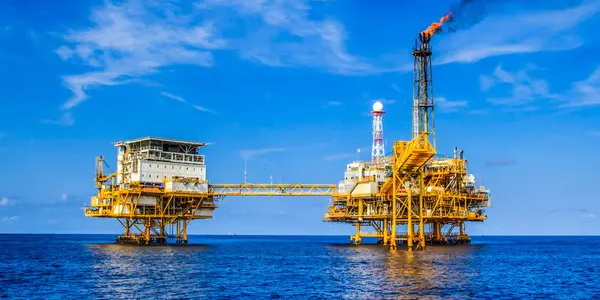 أرتفاع في النفط مع خفض أسعار الفائدة في البنك المركزي الأمريكي 1 النفط يرتفع وآمال خفض أسعار الفائدة ويحقق مكاسب أسبوعية ثالثة