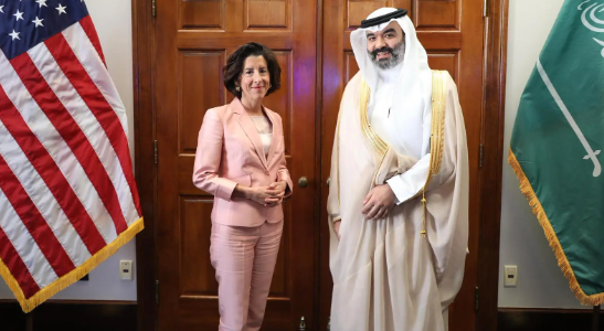 وزير الاتصالات السعودي يناقش مع وزيرة التجارة الأمريكية الشراكة الاستراتيجية بين البلدين 1 وزير الاتصالات يناقش مع وزيرة التجارة الأمريكية الشراكة الاستراتيجية بين الرياض وواشنطن