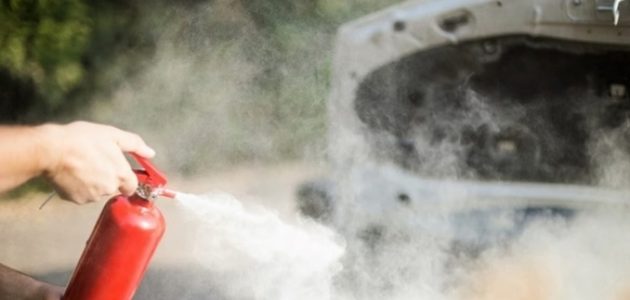 نصائح مع ارتفاع درجات الحرارة تأكد من خلو سيارتك من هذه الأشياء 1 مع ارتفاع درجات الحرارة: تأكد من خلو سيارتك من هذه الأشياء.. قد تسبب انفجاراً