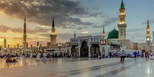 المعتمرين يتوافدون إلى زيارة المسجد النبوي مع انطلاق موسم العمرة 1 شاهد.. الزائرون يتوافدون إلى المسجد النبوي مع انطلاق موسم العمرة
