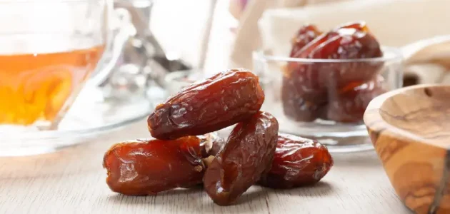 هل التمر مسموح في الكيتو وما هي الكمية المسموحة يوميًا؟ 1 هل التمر مسموح في الكيتو أم ممنوع