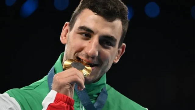 اسباب ظاهرة "عض" اللاعبون الأولمبيون الميدالية بعد الفوز؟ اسباب ظاهرة "عض" اللاعبون الأولمبيون الميدالية بعد الفوز؟