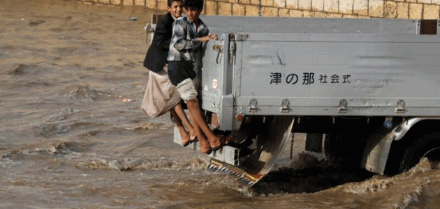 معاناة السيول وتحديات الإغاثة في الحديدة 1 معاناة السيول وتحديات الإغاثة اليمن يستنجد في ظل السيطرة الحوثية