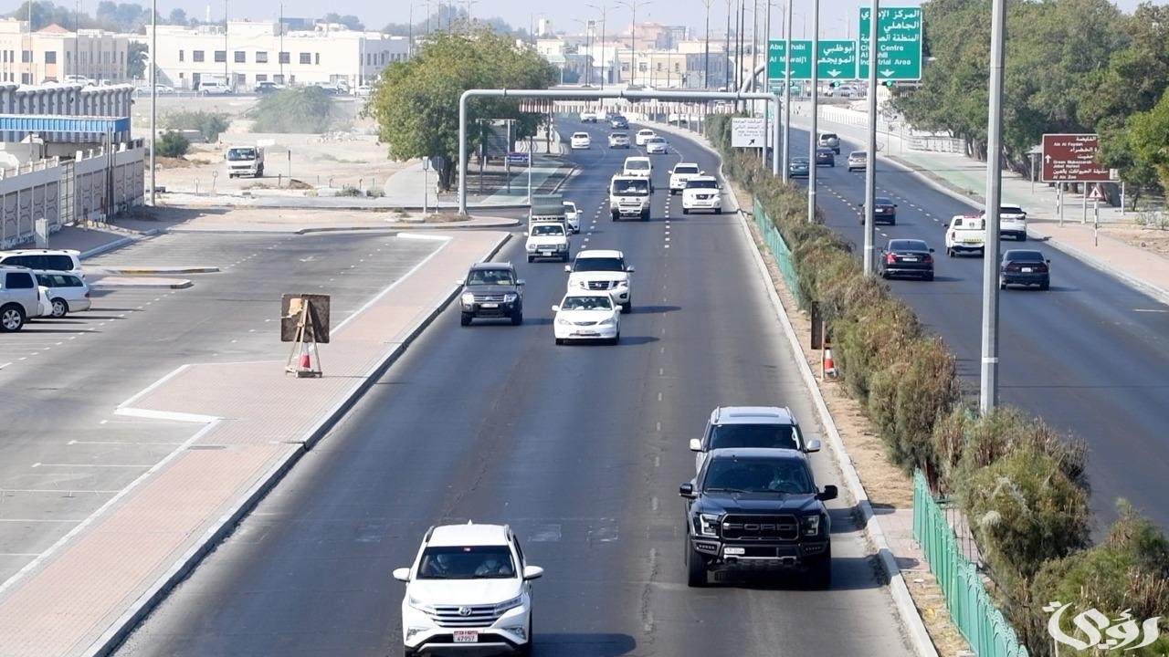 “المرور الإماراتي” يفرض غرامة 400 درهم على تغطية لوحات أرقام المركبات المقطورة