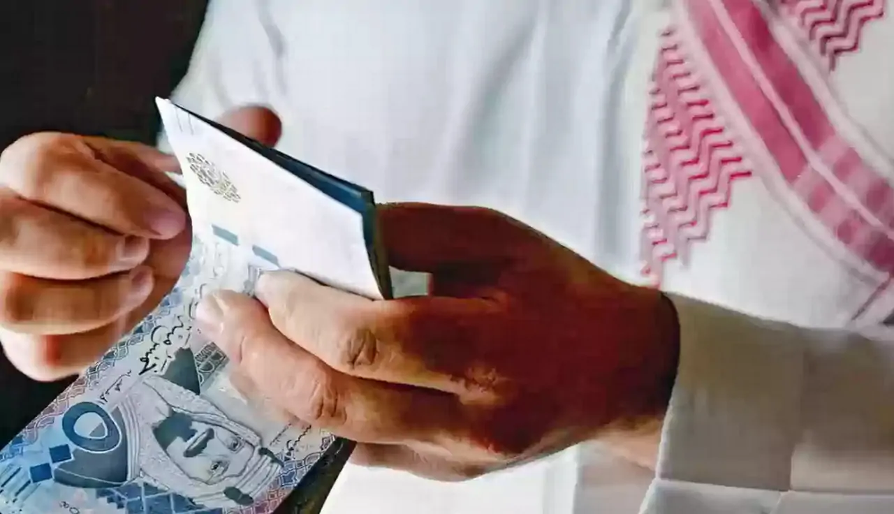 ما هي العوامل المؤثرة على مبلغ العادة السنوية للفرد