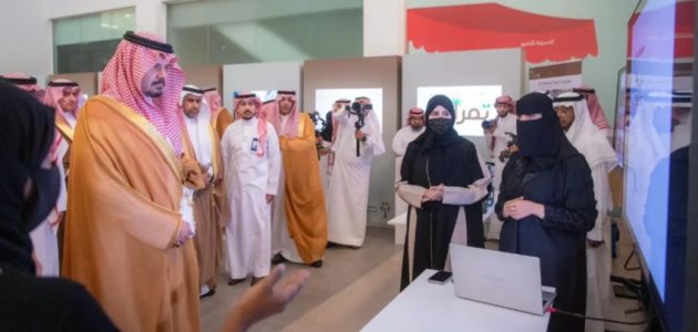 "سلمان بن سلطان" يعلن رعاية الحفل الختامي لموسم تمور المدينة ويتفقد المعرض المصاحب 1 سلمان بن سلطان يرعى الحفل الختامي لموسم تمور المدينة ويتفقد المعرض المصاحب