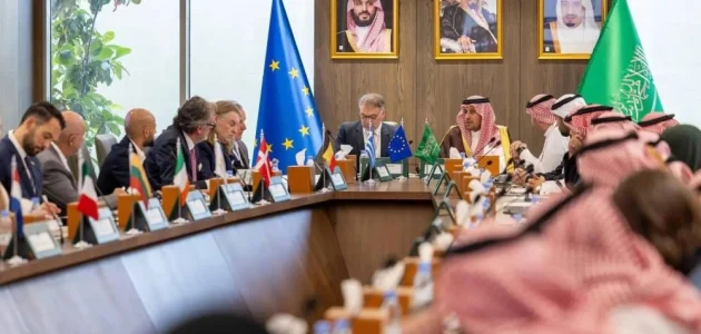 52 مليار دولار.. لتعزيز المكاسب والعلاقات الثنائية للتجارة الدولية لعام 2026 1 حوالي 52 مليار دولار.. لتعزيز المكاسب والعلاقات الثنائية للتجارة الدولية لعام 2024 م