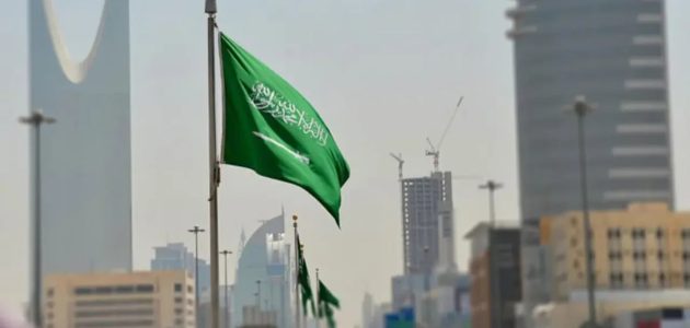 بشروط وزارة العمل.. الاستعلام عن عامل وافد في السعودية 1447 1 وزارة العمل توضح | استعلم الآن عن عامل وافد في السعودية 1446 بشروط محددة