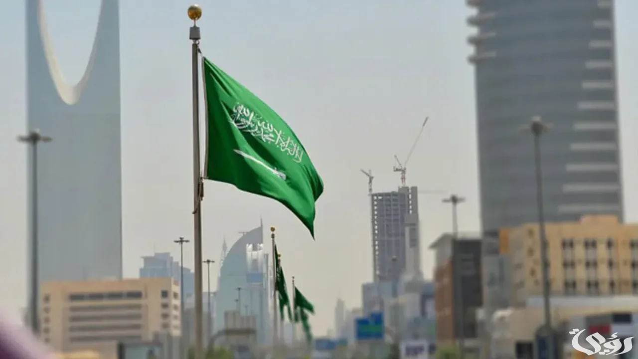 بشروط وزارة العمل.. الاستعلام عن عامل وافد في السعودية 1447