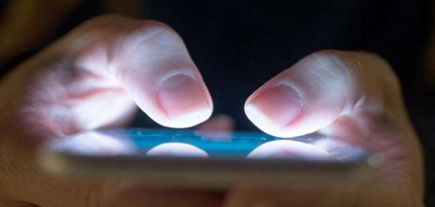 تحذير عاجل: ميزة جديدة في آيفون قد تعرض هاتفك لاختراق القراصنة! 1 تحذير من ميزة جديدة في آيفون قد تكون سببًا في اختراق القراصنة للهواتف وسرقة البيانات